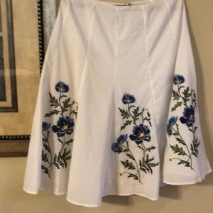Cute white flower skirt worn once